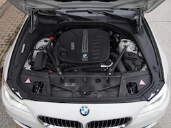 2014 寶馬 BMW 535d xDrive Metallic White engine bay