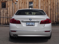 2014 寶馬 BMW 535d xDrive Metallic White rear view exhausts badge