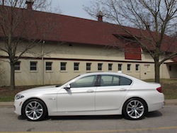 2014 寶馬 BMW 535d xDrive Metallic White side view 