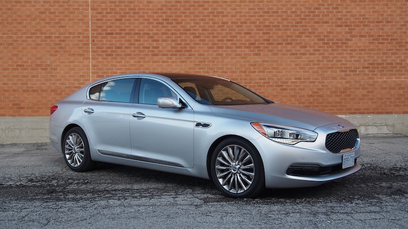 2015 Kia K900 V8 Elite front side view