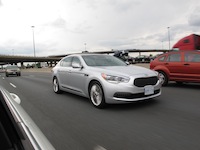 2015 Kia K900 V8 Elite driving