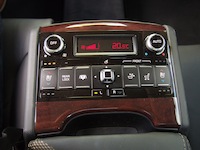 2015 Kia K900 V8 Elite rear seat controls