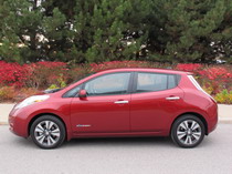 2015 Nissan Leaf Red side
