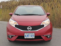 2015 Nissan Versa Note Red front grill headlights