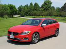 2015 Volvo V60 T6 R-Design front side view