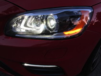 2015 Volvo V60 T6 R-Design headlights